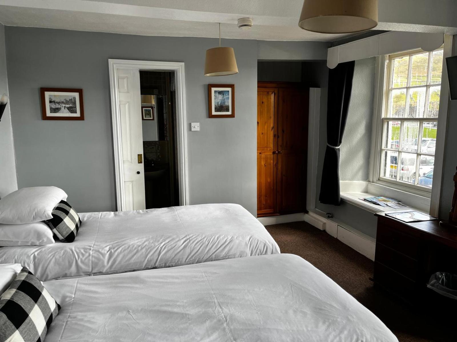 Black Bull Hotel Reeth Bagian luar foto