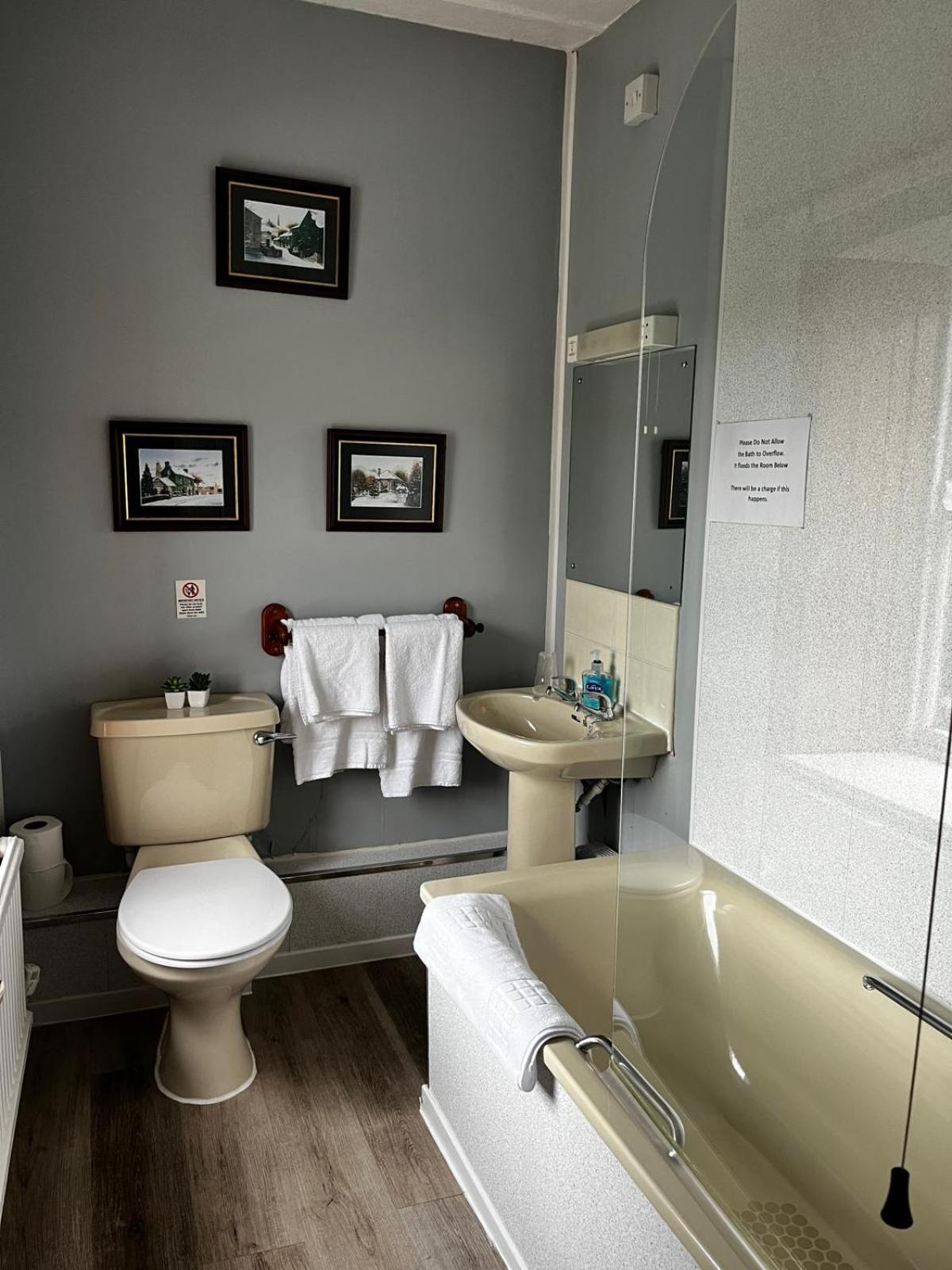 Black Bull Hotel Reeth Bagian luar foto